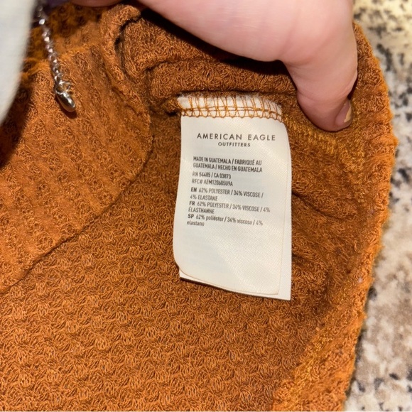 American Eagle Soft & Sexy Plush Waffle Knit V-Neck Sweater Size Small - Picture 7 of 9